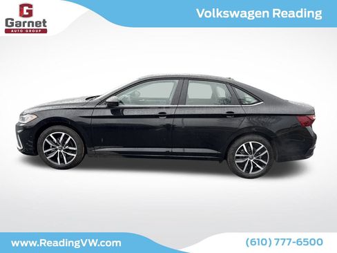 New 2026 Volkswagen Jetta SE image 2