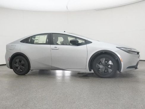Used 2026 Toyota Prius Plug-In Hybrid FWD image 31