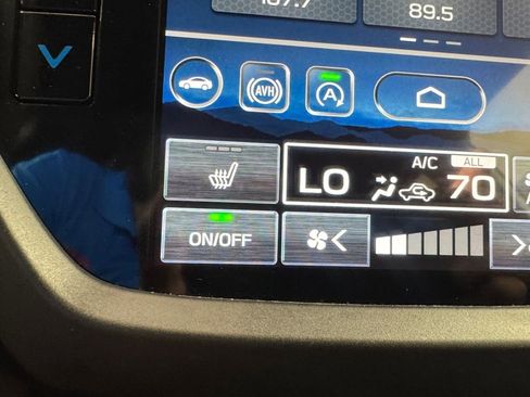 Used 2025 Subaru Forester Premium image 28