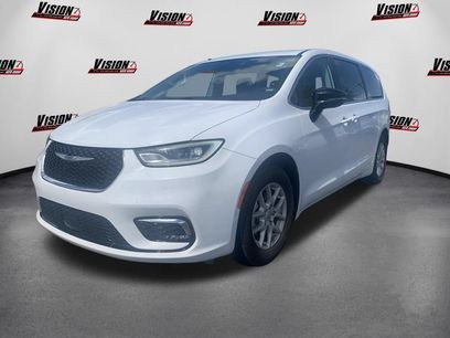 Used 2024 Chrysler Pacifica Touring-L