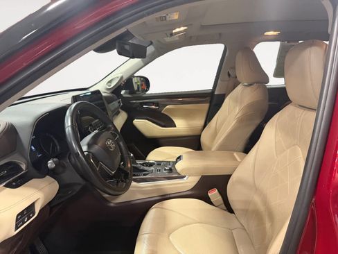 Used 2021 Toyota Highlander Platinum AWD/4WD image 10