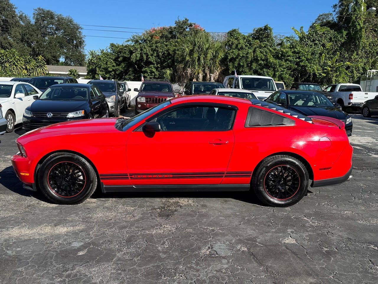 Used 2012 Ford Mustang Premium RWD image 5