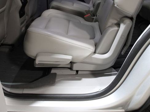 Used 2017 GMC Acadia SLT image 48