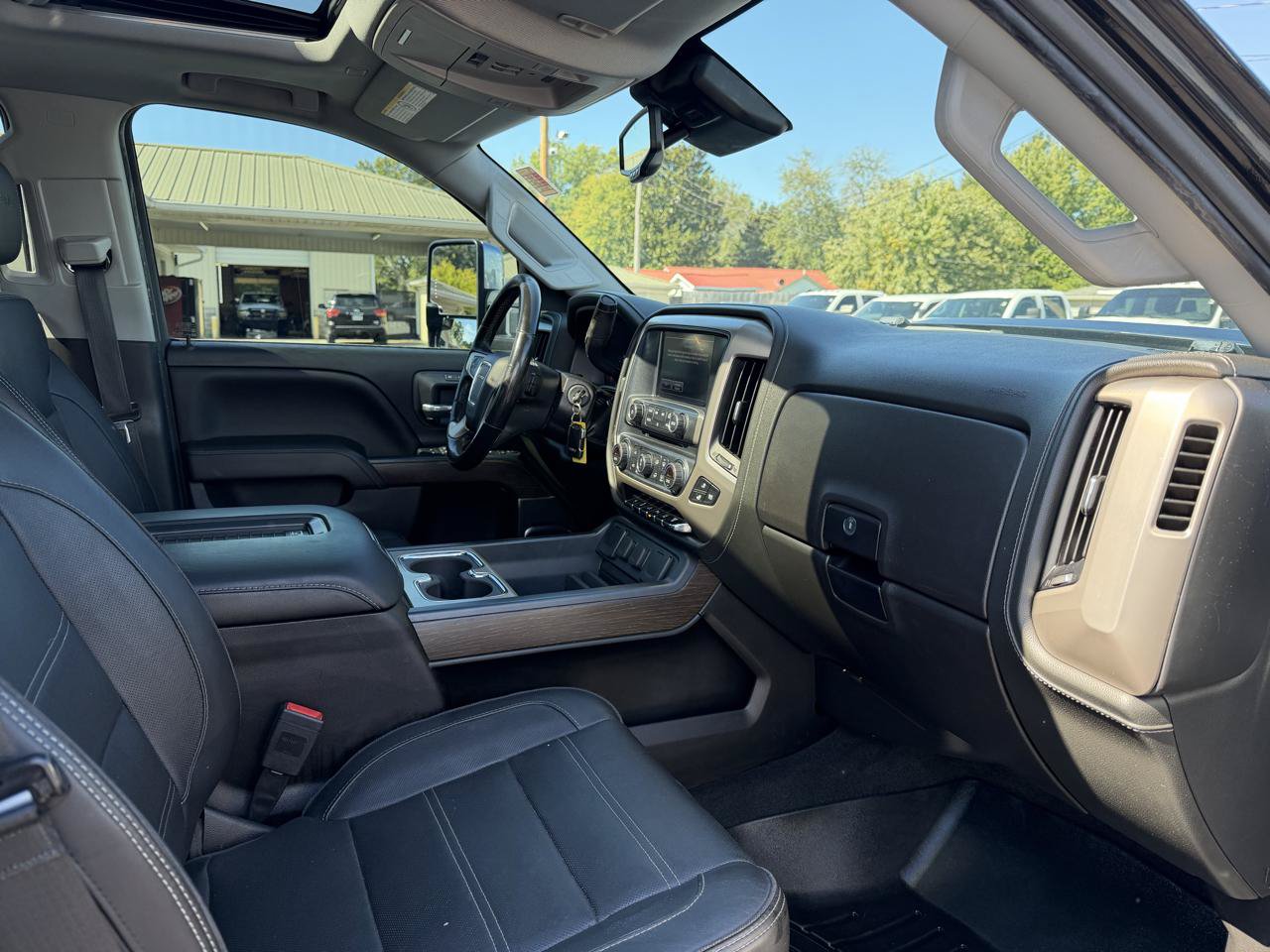 Used 2018 GMC Sierra 2500 Denali w/ Duramax Plus Package AWD/4WD image 13