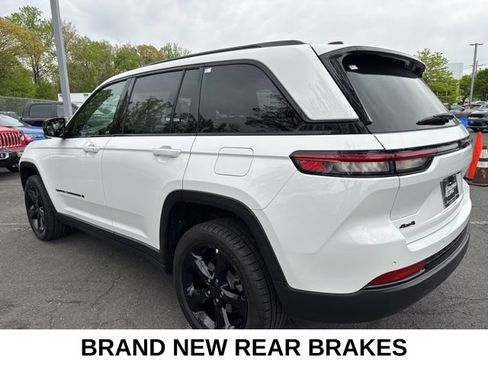 Used 2023 Jeep Grand Cherokee Altitude AWD/4WD image 20