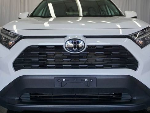 Used 2025 Toyota RAV4 XLE AWD/4WD image 3