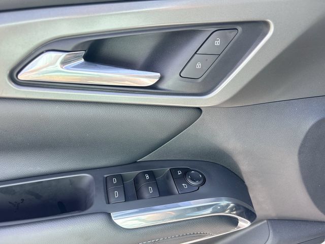 Used 2025 Chevrolet Traverse LT FWD image 13