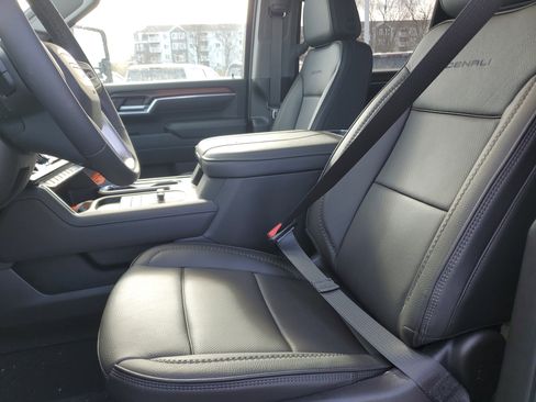 New 2025 GMC Sierra 2500 Denali w/ Denali Reserve Package image 28