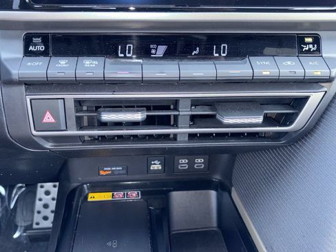 Used 2025 Toyota Camry SE FWD image 15