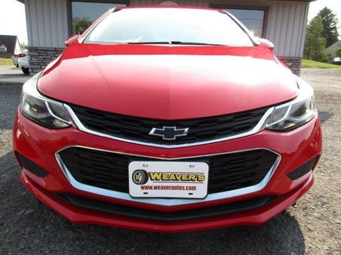 Used 2018 Chevrolet Cruze LT FWD image 3
