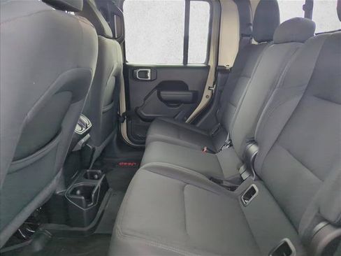 Used 2022 Jeep Gladiator Sport AWD/4WD image 18