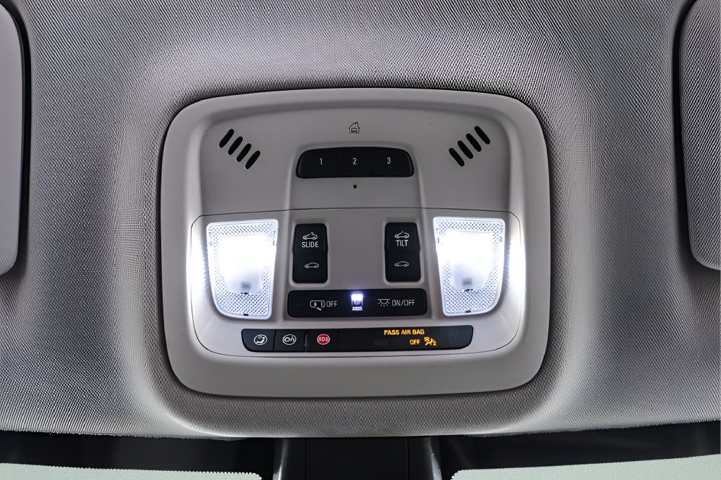 Used 2020 Chevrolet Traverse RS w/ LPO, 'HIT The Road' Package AWD/4WD image 22