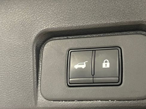 Used 2025 Nissan Rogue SV FWD image 24