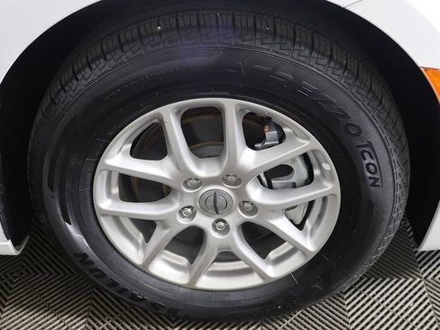 Used 2023 Chrysler Voyager LX FWD image 15