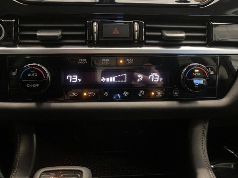 Used 2024 Nissan Pathfinder SV AWD/4WD image 35