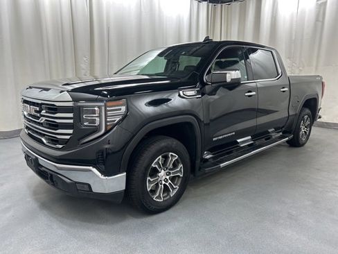 Used 2022 GMC Sierra 1500 SLT image 2