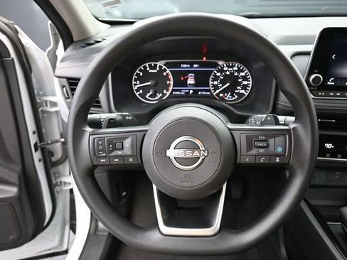 Used 2024 Nissan Rogue SV FWD image 19