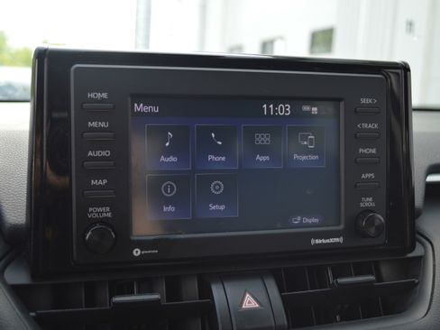 Used 2020 Toyota RAV4 LE image 19