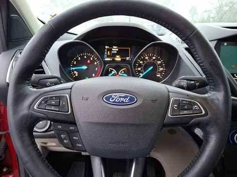 Used 2018 Ford Escape Titanium AWD/4WD image 21