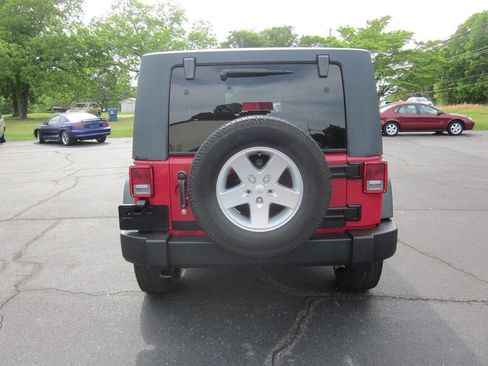 Used 2010 Jeep Wrangler Unlimited Sport AWD/4WD image 7