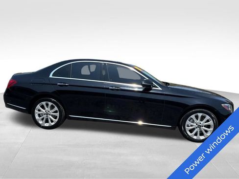Used 2018 Mercedes-Benz E 300 4MATIC image 4