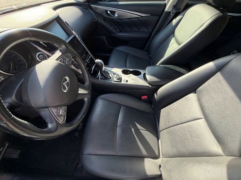 Used 2017 INFINITI Q50 2.0t w/ Moonroof Package RWD image 7