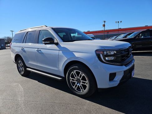 New 2025 Ford Expedition Active image 1