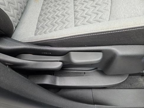 Used 2024 Chevrolet Equinox LT FWD image 17