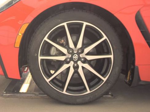 Used 2022 Toyota GR86 Base image 11