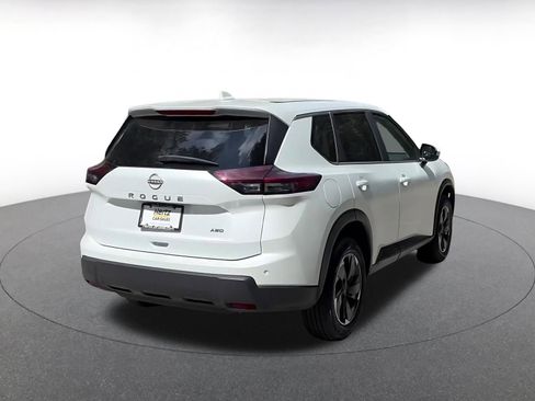 Used 2025 Nissan Rogue SV AWD/4WD image 14