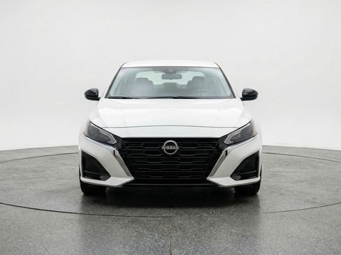 Used 2025 Nissan Altima 2.5 SV image 2