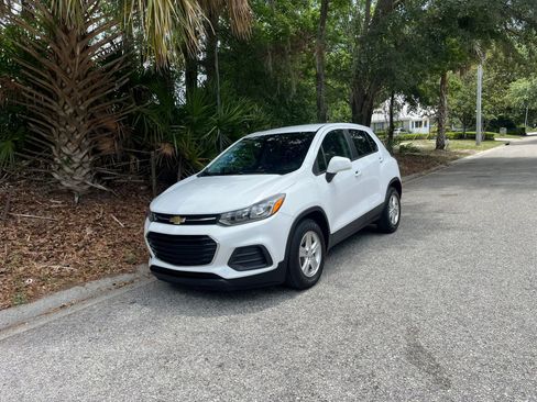 Used 2022 Chevrolet Trax LS w/ Tint and Cruise Package FWD image 7