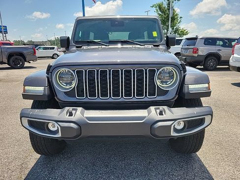 Used 2025 Jeep Wrangler Unlimited Sahara AWD/4WD image 2