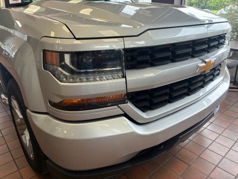 Used 2018 Chevrolet Silverado 1500 Custom w/ Custom Value Package RWD image 2