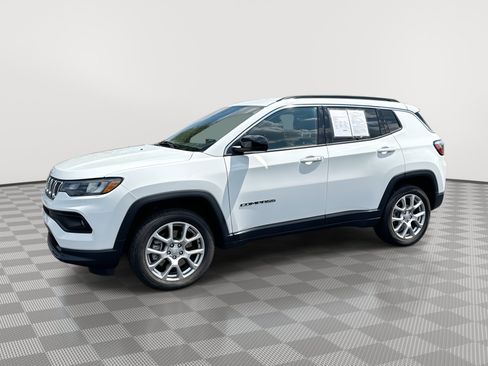 Used 2023 Jeep Compass Latitude AWD/4WD image 1