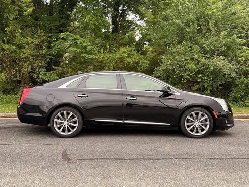 Used 2013 Cadillac XTS w/ Luxury Level One Package FWD image 8