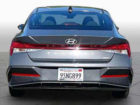 Used 2025 Hyundai Elantra Hybrid FWD image 4