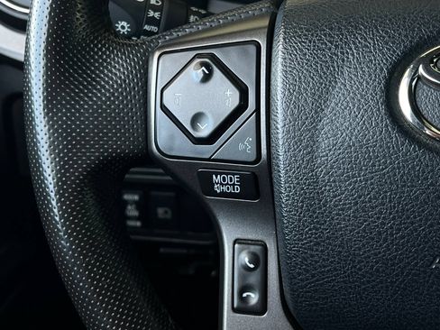 Used 2019 Toyota Tacoma TRD Off-Road w/ TRD Premium Off Road Package AWD/4WD image 31