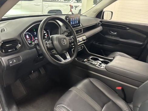 Used 2025 Honda Pilot Touring image 17