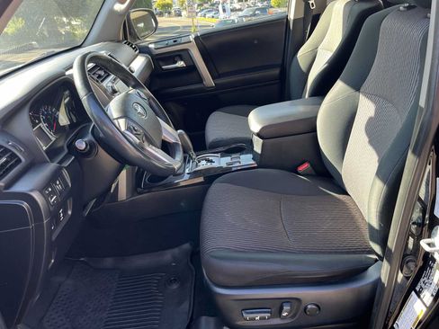 Certified 2019 Toyota 4Runner SR5 AWD/4WD image 15