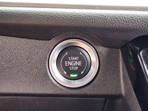 Certified 2025 Chevrolet Traverse LT FWD image 20
