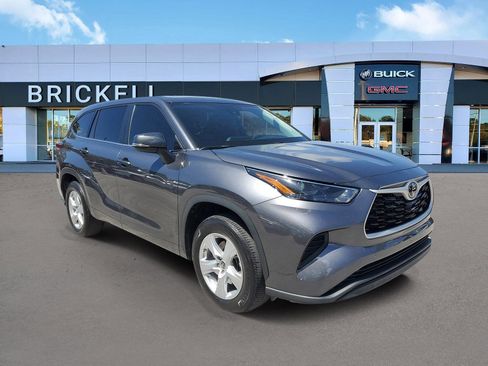 Used 2023 Toyota Highlander L image 2