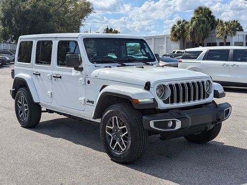 Used 2025 Jeep Wrangler Sahara image 2
