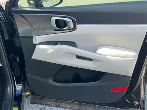 Certified 2025 Kia Sorento EX w/ EX Panoramic Sunroof Package image 16