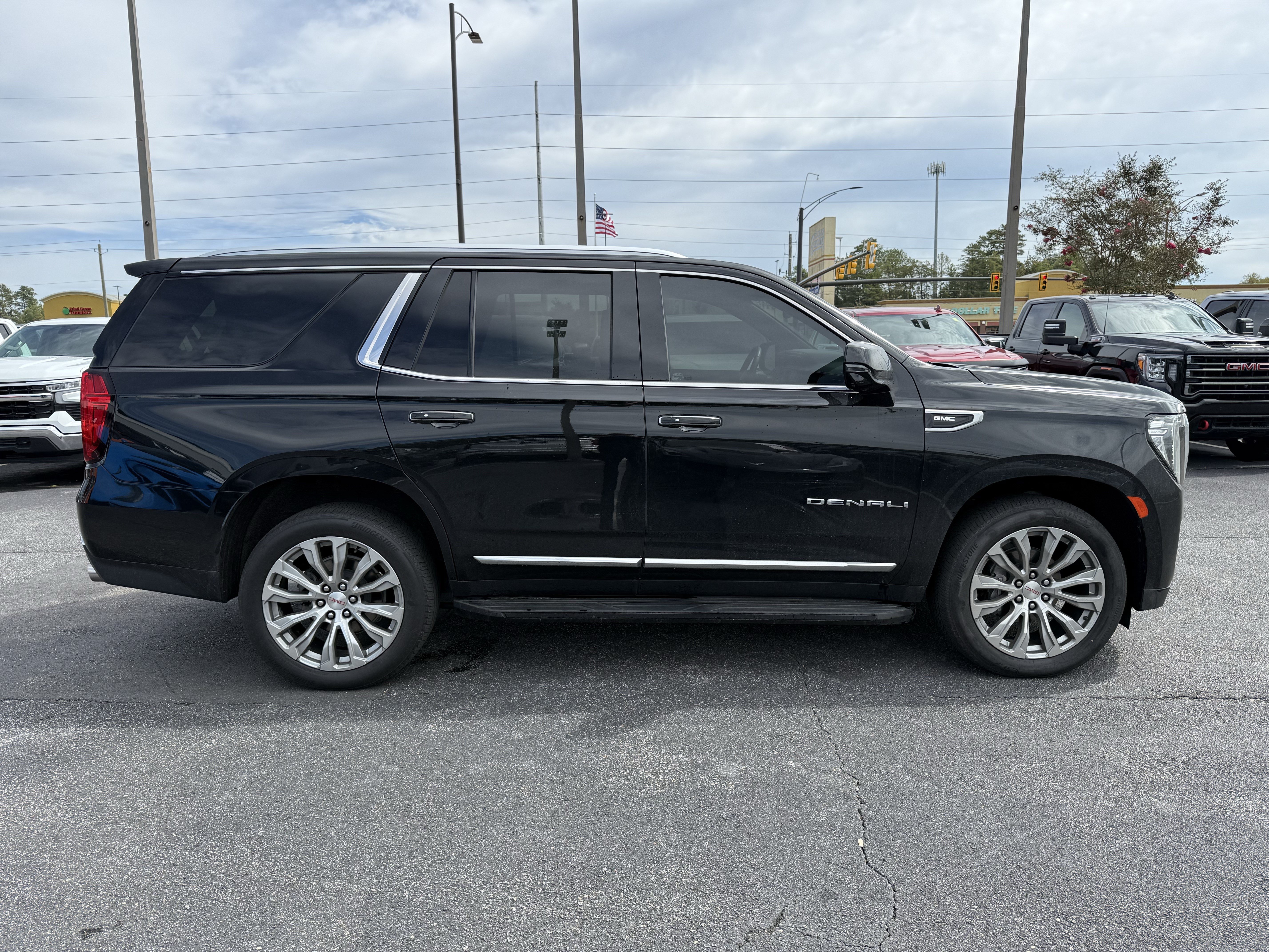 Used 2023 GMC Yukon Denali AWD/4WD image 12