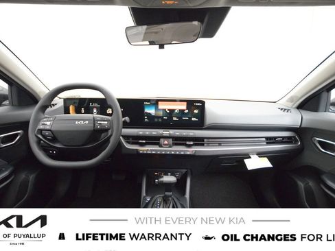 New 2025 Kia K4 LXS image 17