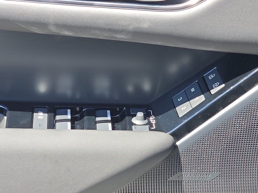 New 2026 Land Rover Range Rover Velar S AWD/4WD image 28