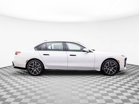 Used 2025 BMW 760i xDrive image 7