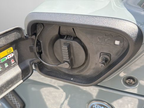 Used 2024 Jeep Wrangler Unlimited w/ Convenience Group AWD/4WD image 28