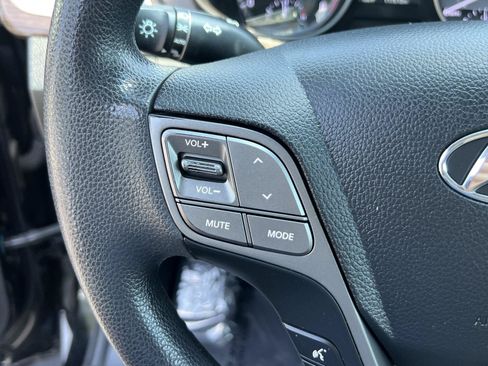 Used 2017 Hyundai Santa Fe SE AWD/4WD image 31